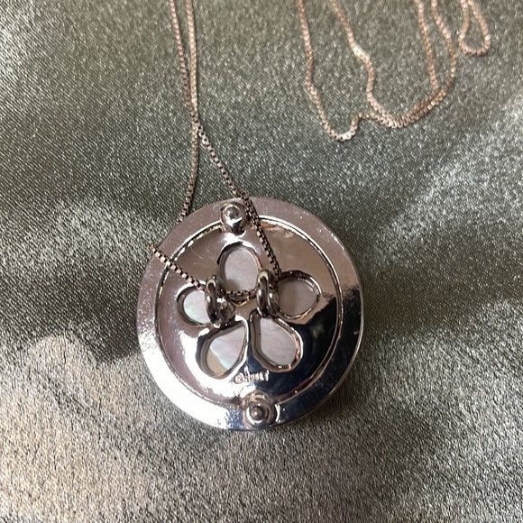 Monet mother of pearl and rhinestone necklace - Picture 3 of 4